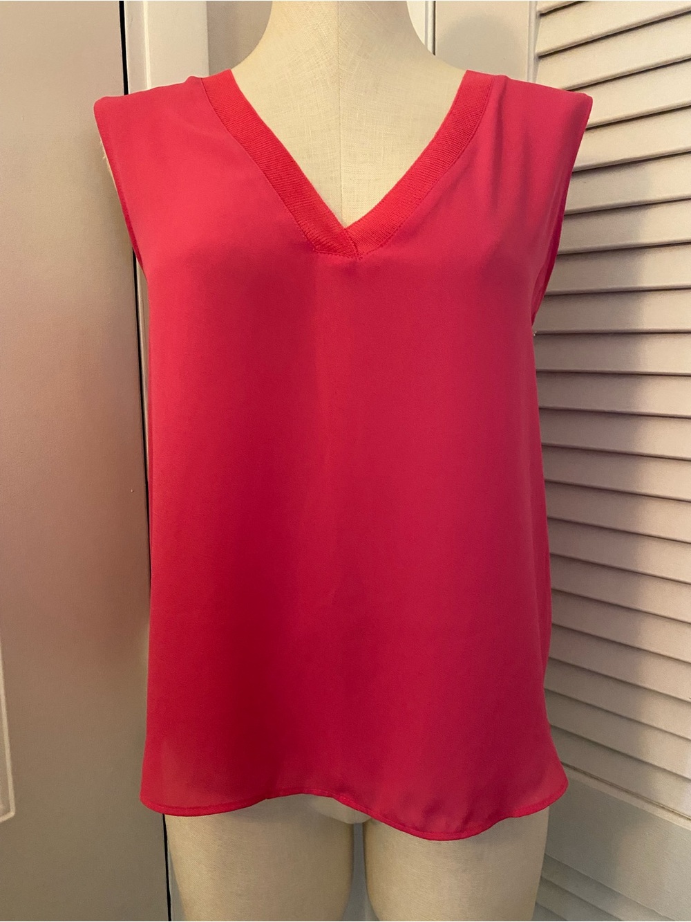 NWT- Worthington Bright Pink V-Neck Sleeveless Camisole- Size Medium